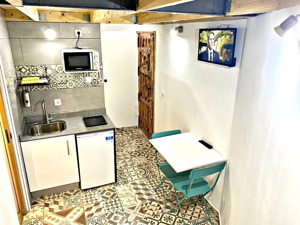 Estudio Nuevo! Al Lado Del Metro L1 L4 L5 バルセロナ