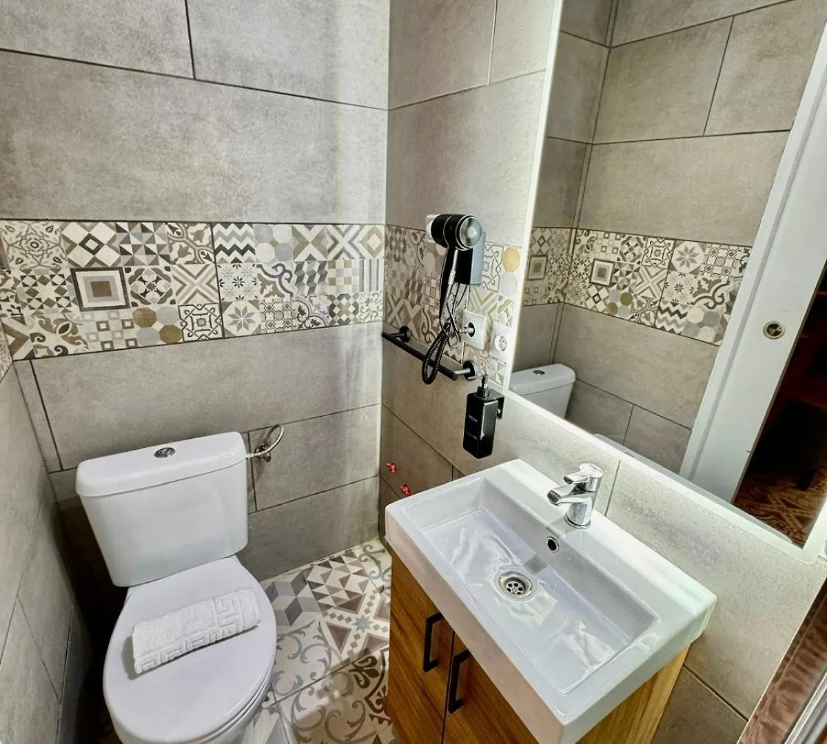 Estudio Nuevo! Al Lado Del Metro L1 L4 L5 スペイン